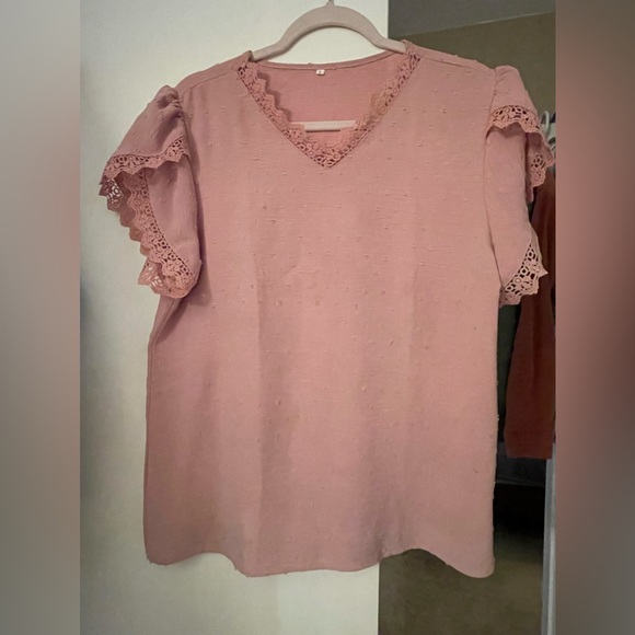 Pretty Swiss dot top with crochet lace details on the sleeve - Picture 1 of 2